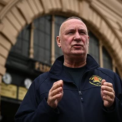 Union wants fire chief gone, criticises award