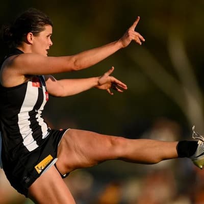 Lightning hits as Pies beat Suns in wooden spoon bout