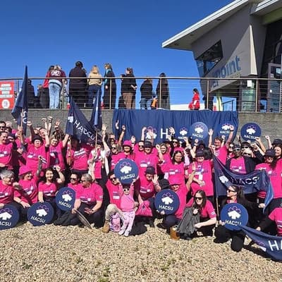 Teachers stop work to school government on stalled deal