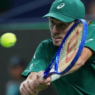 Demon pushed to limit as Sinner homes in on top spot