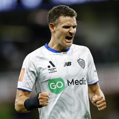 Auckland beat Reds, but will sweat fitness of captain