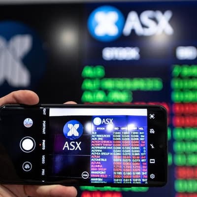 Shares drop to six-week low as RBA leaves rates on hold