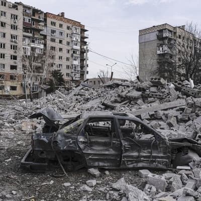 Russia, Ukraine locked in fierce fighting in city ruins