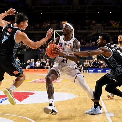 Breakers go cold late as 36ers grind out road win