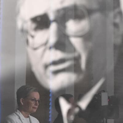 Howard blasts 'foolish' comments, backs in Sussan Ley