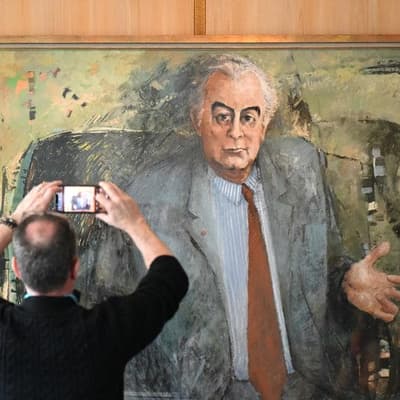 Gough Whitlam to be immortalised with Canberra statue