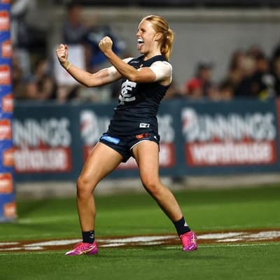 Blues barge into AFLW prelim after hammering Hawks