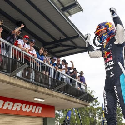 Feeney wins wet Sandown thriller as finalists locked in