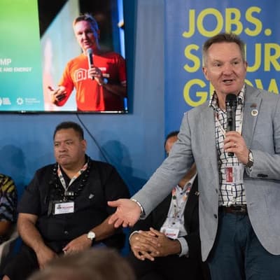 Australia raises heat over climate summit hosting goal