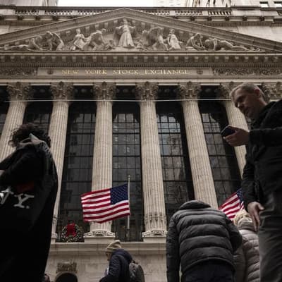 US posts solid jobs data in September, unemployment up