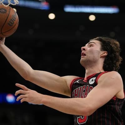 Giddey plays lone hand, Bulls crushed in alarming loss