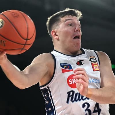 Sixers shooter DJ Vasiljevic puts Phoenix in spin