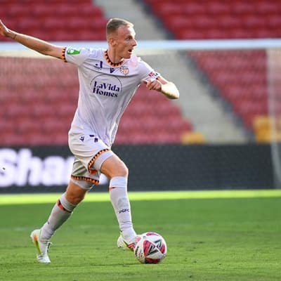 Glory send Jets to bottom with late penalty