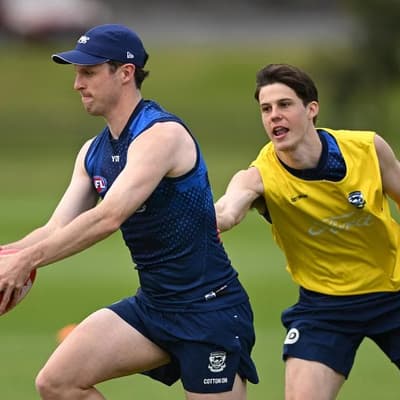 Cats recruit reunites with Bucks, eyes Smith link