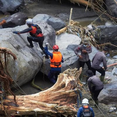 Flood recovery efforts under way in Asia as deaths rise