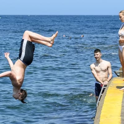 Teens shun sun protection for tans despite cancer risks