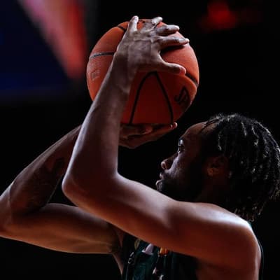 NZ import's late three-point bomb buries Sydney Kings