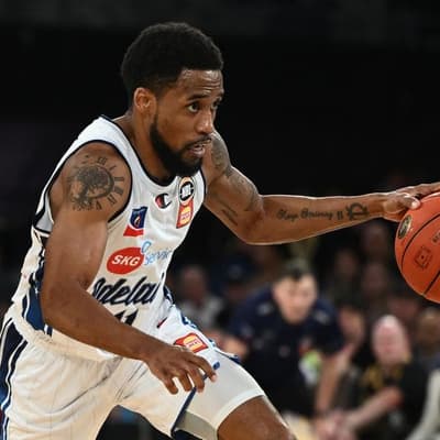 36ers coach calls on Wildcats fans to respect old hero