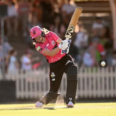 Perry smashes 111, Sixers make finals in one-run win