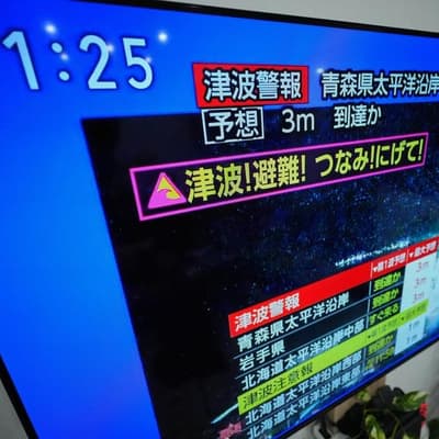 Japan lifts tsunami warning after 7.5-magnitude quake