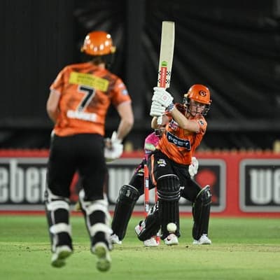 Mooney magic continues as Perth reach WBBL decider