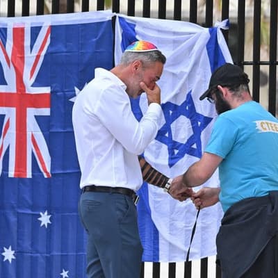No retreat on Bondi terror: Jews pray for turning point