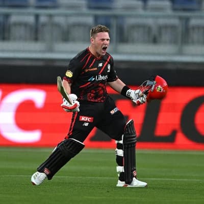 Renegades' Seifert, Peake hammer Heat in cold Geelong