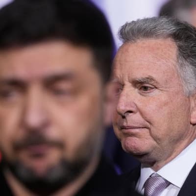 US offers Ukraine security guarantees, issues remain