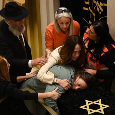 'Unsung heroes': raw grief as Jewish leaders mourned