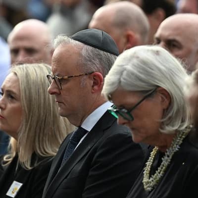 Royal commission off table as PM says sorry for Bondi