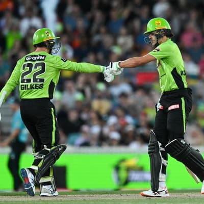 Konstas fires, Heat spun out: Thunder get on BBL board