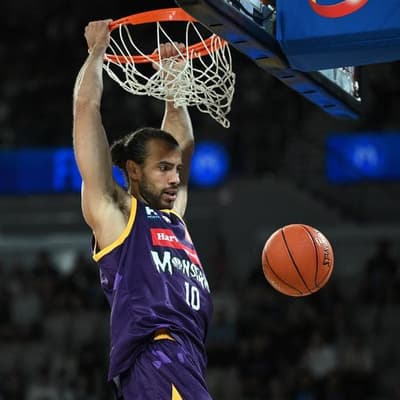 Kings send Christmas message with huge win over Hawks