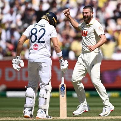 Records left in the Ashes as bowlers blitz Boxing Day