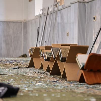 Hundreds mourn in Syria after deadly mosque bombing