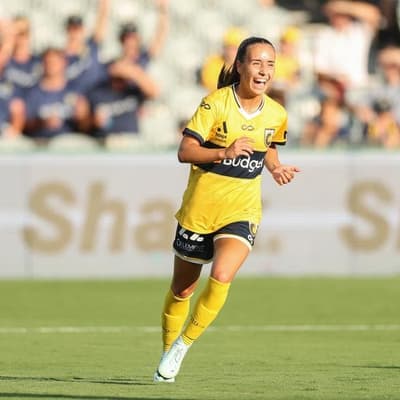 Victory score three injury-time goals in A-League epic