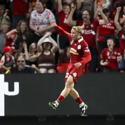 Wanderers snap goal drought but Reds add more pain late