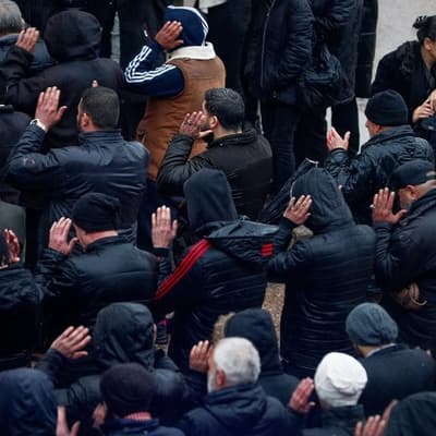 Hundreds mourn in Syria after deadly mosque bombing