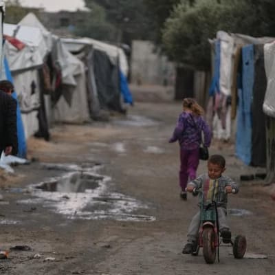 Wintry, wet Gaza awaits ceasefire progress