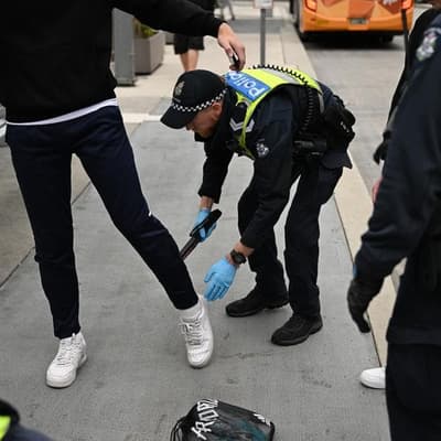 Dagger, hunting knife seized in shopping centre blitz