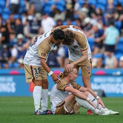 Rose strikes twice as 10-man Jets stun Auckland 3-1