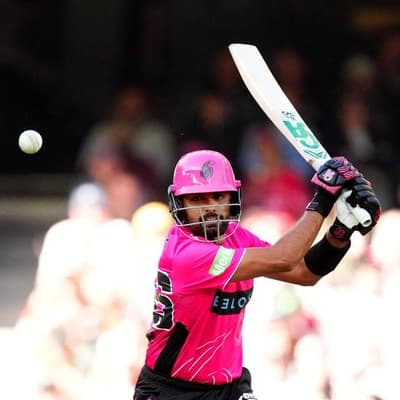 Pakistan star blasts Sixers to crucial BBL result