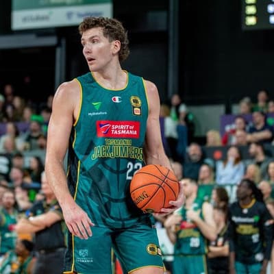 Career-best Magnay shines as JackJumpers topple United