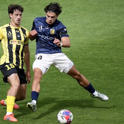 Mariners roar to life in 4-0 ALM blitz over Reds