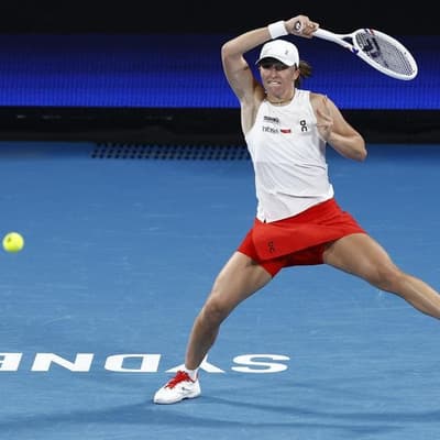 Swiatek fights back as Poland beat Germany in Sydney