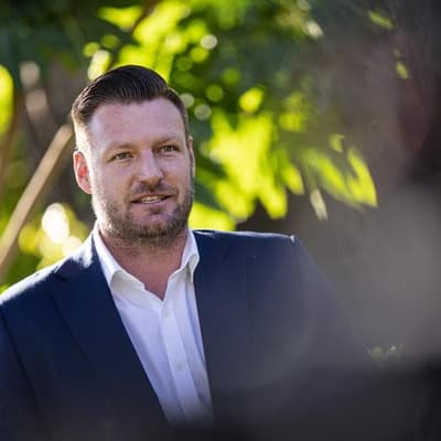 Pressure mounts after Liberal deputy's bombshell exit