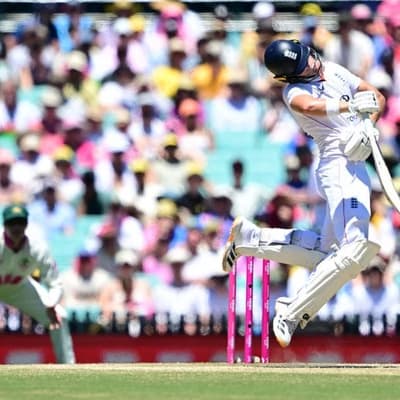 Bethell staving off Australia's push to finish Ashes