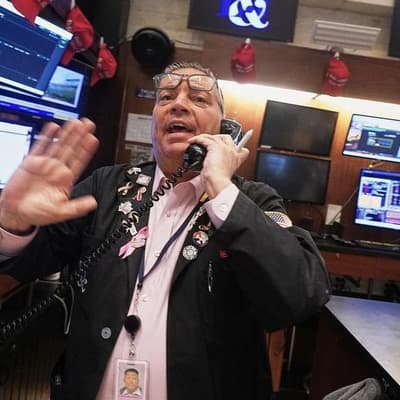 Financials droop as Wall Street investors return to AI