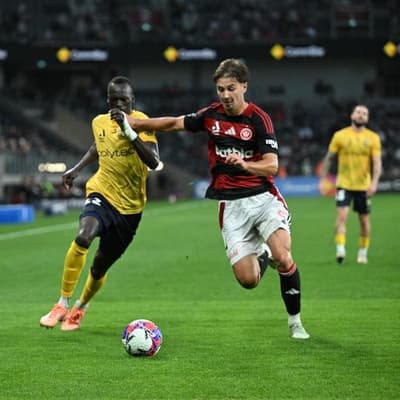 Phoenix land Kiwi international, WSW farewell defender