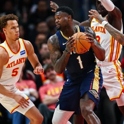 Aussie star continues to shine as Hawks soar to victory