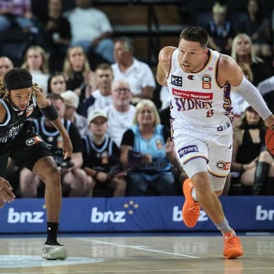 Killer Kings serve up a right royal belting to Breakers